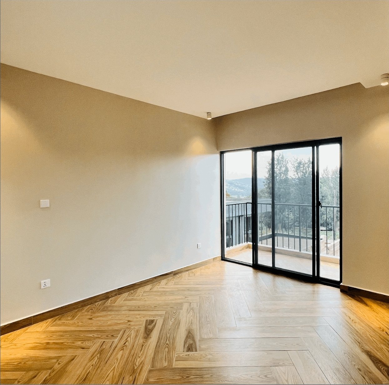 Gacuriro bedroom with balcony